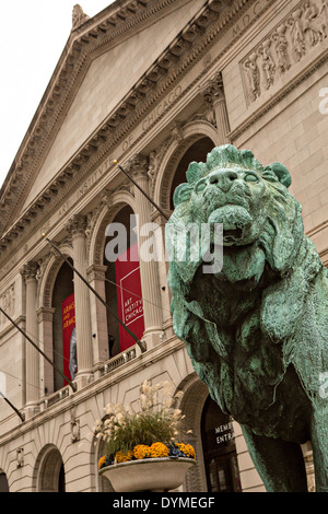 Lions en bronze à l'entrée à l'Art Institute de Chicago, Illinois Banque D'Images