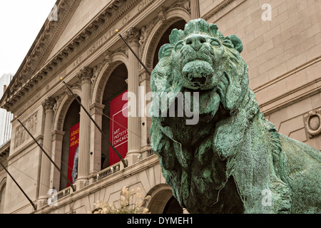 Lions en bronze à l'entrée à l'Art Institute de Chicago, Illinois Banque D'Images