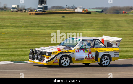 1984 Audi Sport Quattro S1 E2 Groupe B rally voiture avec chauffeur David Kedward. 72e réunion des membres de Goodwood, Sussex, UK. Banque D'Images