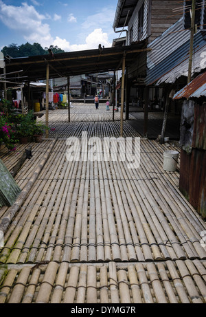 Une longue maison tipique Annah Rais Sarawak Bornéo Banque D'Images