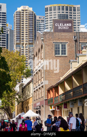 Sydney Australie, The Rocks Market, George Street, quartier, bâtiments, gratte-ciel, horizon de la ville, shopping shopper shoppers shopping shopping marché Banque D'Images