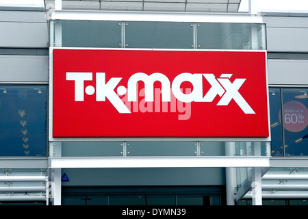 TK Maxx UK retail park store logo Banque D'Images