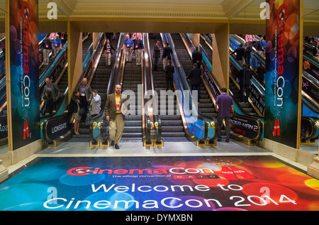 Général ambiance du salon au CinemaCon, le site officiel de la convention de l'Association nationale des propriétaires de cinémas à Las Vegas Banque D'Images