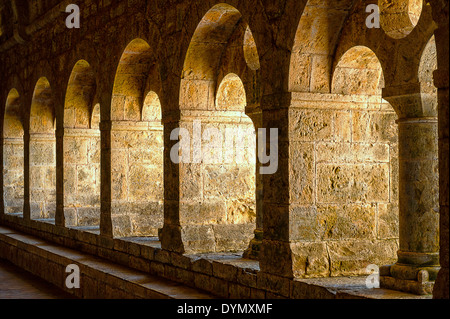 Europe, France, Var, Le Thoronet, abbaye cistercienne. Le cloître. Banque D'Images