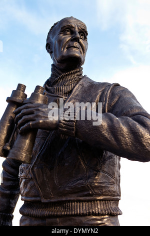 La statue de l'ancien officier de la Marine royale britannique Capitaine Frédéric John Walker situé sur le Pier Head à Liverpool. Banque D'Images