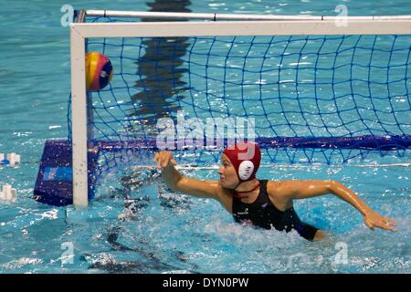 Manchester, UK. 22 avr, 2014. Grande-bretagne le capitaine Rosemary Morris en action au cours de la FINA de water-polo Femmes Ligue Mondiale entre la Grande-Bretagne et l'Espagne. Credit : Action Plus Sport/Alamy Live News Banque D'Images