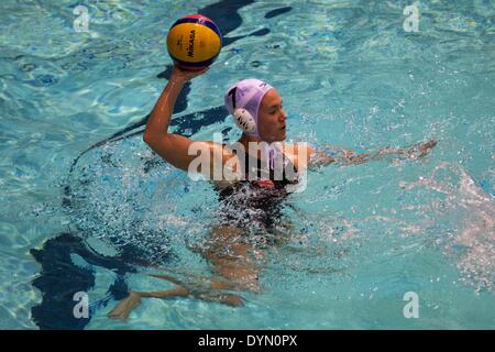 Manchester, UK. 22 avr, 2014. Grande-bretagne dvd Lisa Gibson en action au cours de la FINA de water-polo Femmes Ligue Mondiale entre la Grande-Bretagne et l'Espagne. Credit : Action Plus Sport/Alamy Live News Banque D'Images