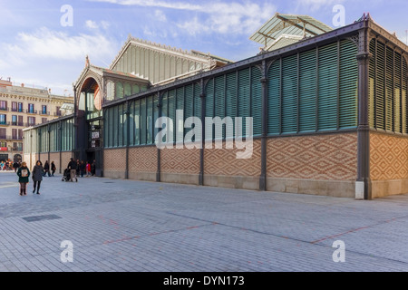 Barcelone, Espagne - 26 janvier 2014 : Antic Mercat del Born à Barcelone sur un début d'après-midi ensoleillée. Les gens sont en flânant. Banque D'Images