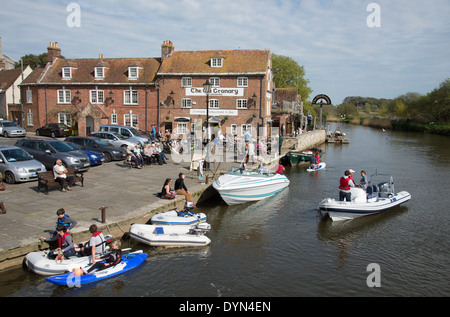 Frome River passe par Wareham dans le Dorset England UK Banque D'Images