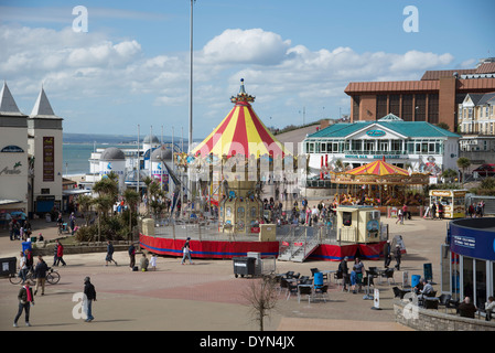 Front de mer de Bournemouth UK à l'ouest de l'établissement anglais populaires Resort Le complexe BIC et d'attractions touristiques avec vue sur la plage Banque D'Images