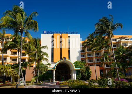 Entrée principale de l'Hôtel Melia Varadero all inclusive beach resort sur la péninsule de Hicacos et la baie de Cardenas Cuba océan Atlantique avec ciel bleu Banque D'Images