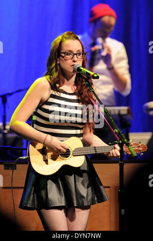 Toronto, Canada. 22 avril 2014. American indie-pop singer Ingrid Michaelson effectue pour une exposition à la Danforth Music Hall. Credit : EXImages/Alamy Live News Banque D'Images