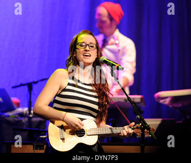 Toronto, Canada. 22 avril 2014. American indie-pop singer Ingrid Michaelson effectue pour une exposition à la Danforth Music Hall. Credit : EXImages/Alamy Live News Banque D'Images