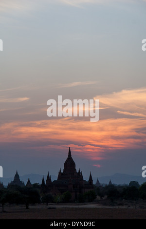 Coucher du soleil sur Bagan Myanmar Birmanie vieille ville Banque D'Images