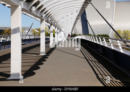 Bell's Bridge Glasgow, montrant le pont du pont piétonnier traversant la rivière Clyde, Écosse, Royaume-Uni Banque D'Images