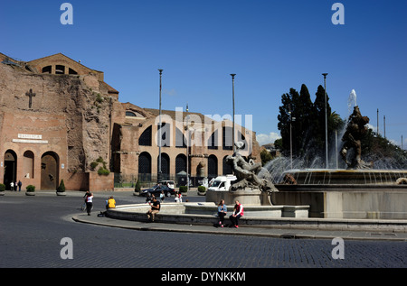 Italie, Rome, Piazza della Repubblica, Basilica di Santa Maria degli Angeli e dei Martiri, terme di Diocleziano et fontaine Naiads Banque D'Images