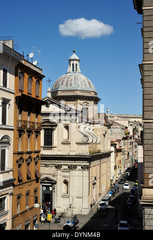 Italie, Rome, église Santa Maria ai Monti et via dei Serpenti Banque D'Images