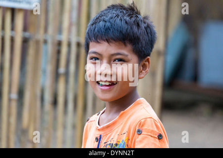 Portrait d'un petit garçon à Puerto Princesa, Palawan, Philippines Banque D'Images