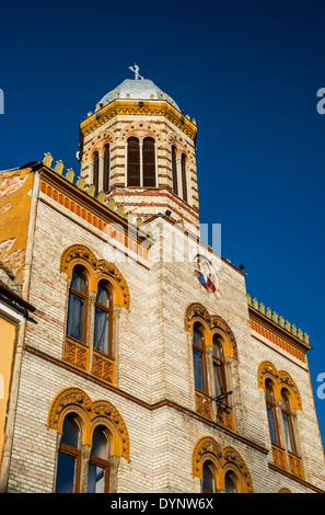 Brasov, Roumanie. La Transylvanie centre-ville médiéval, cathédrale de style byzantin en place du conseil municipal, construit en 1896. Banque D'Images