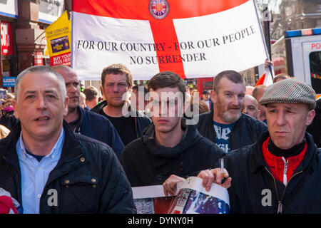 Londres, le 15 mars 2014. L'anglais Volunter active et d'autres groupes dissidents anti-islamiste mars contre l'extrémisme islamique, au Parlement de Trafalgar Square. Banque D'Images