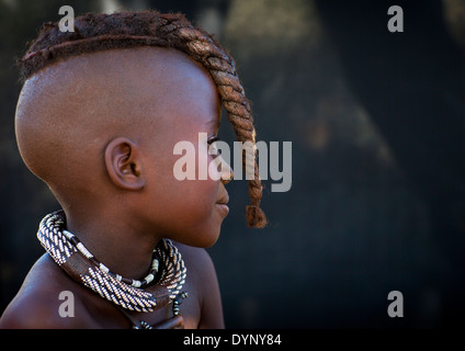 Jeune fille Himba avec coiffure, ethnique, la Namibie Epupa Banque D'Images