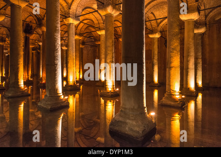 Colonnes de la Citerne Basilique Yerebatan près de l'Hippodrome, Sultanahmet, Istanbul, Turquie. Banque D'Images