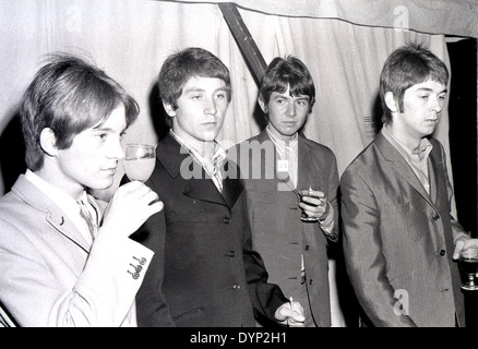 Les petits visages groupe pop britannique au Windsor Jazz & Blues Festival , en Angleterre, le 11 août 1967. Voir la description ci-dessous pour les noms Banque D'Images