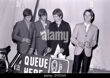 Les petits visages groupe pop britannique au Windsor Jazz & Blues Festival , en Angleterre, le 11 août 1967. Voir la description ci-dessous pour les noms Banque D'Images
