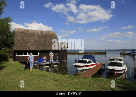 Luebstorf, le hangar à bateaux au lac de Schwerin, le Mecklembourg Poméranie occidentale, l'Allemagne, de l'Europe Banque D'Images