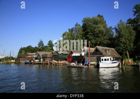 Les hangars à bateaux au lac Schweriner See, Schwerin, Mecklembourg Poméranie occidentale, l'Allemagne, de l'Europe Banque D'Images