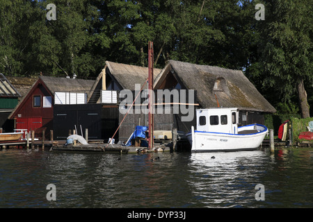 Les hangars à bateaux au lac Schweriner See, Schwerin, Mecklembourg Poméranie occidentale, l'Allemagne, de l'Europe Banque D'Images