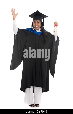 Indian female graduate avec fond blanc Banque D'Images