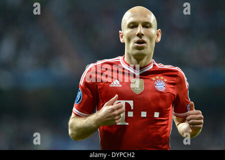 L'Arjen Robben Bayerns Munich en action lors de la Ligue des Champions, demi-finale match aller match de football entre le Real Madrid et le FC Bayern Munich à Santiago Bernabeu à Madrid, Espagne, le 23 avril 2014. Photo : Peter Kneffel/dpa Banque D'Images