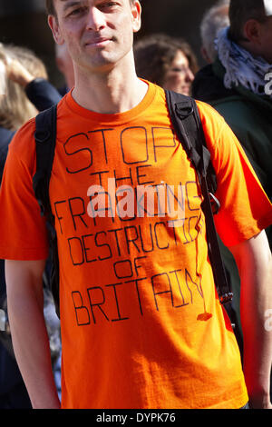 Blackpool, Lancashire, UK 24 avril, 2014. Blackpool et le Fylde a été l'épicentre d'une fois le 'fracking' dans le processus d'extraction du gaz de schiste a eu lieu. Michael FALLON MP, Secrétaire d'État pour les entreprises et de l'énergie ont rencontré des représentants d'entreprises du Nord-Ouest pour discuter de ce qu'ils peuvent gagner de la controversée processus de forage. Des individus, des groupes, des militants, et les résidents locaux représentant l'agriculture et du tourisme s'opposer à l'intention de 'pour' fracturation gaz de schiste dans les schistes de Bowland. Credit : Mar Photographics/Alamy Live News Banque D'Images