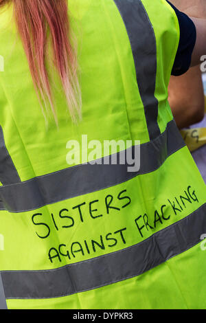 Blackpool, Lancashire, UK 24 avril, 2014. Blackpool et le Fylde a été l'épicentre d'une fois le 'fracking' dans le processus d'extraction du gaz de schiste a eu lieu. Michael FALLON MP, Secrétaire d'État pour les entreprises et de l'énergie ont rencontré des représentants d'entreprises du Nord-Ouest pour discuter de ce qu'ils peuvent gagner de la controversée processus de forage. Des individus, des groupes, des militants, et les résidents locaux représentant l'agriculture et du tourisme s'opposer à l'intention de 'pour' fracturation gaz de schiste dans les schistes de Bowland. Credit : Mar Photographics/Alamy Live News Banque D'Images