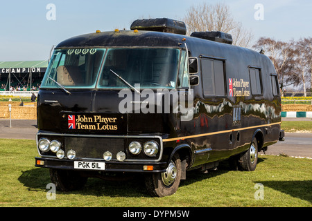 1973 Dodge : la race camping,support et le transporteur. Lotus John PLayer Special, 72e réunion des membres de Goodwood, Sussex, UK Banque D'Images