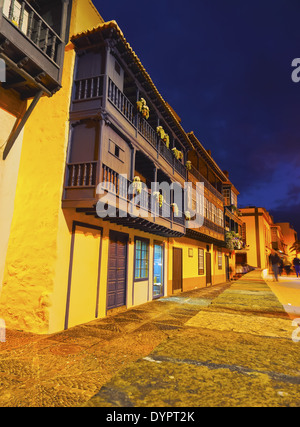 Maisons traditionnelles avec des balcons à Santa Cruz de La Palma, Îles Canaries, Espagne Banque D'Images