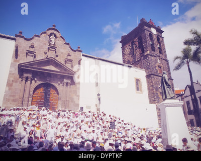 Des personnes non identifiées, appréciant les Los Indianos parti pendant le Carnaval le 3 mars 2014 à Santa Cruz de La Palma, Canary Island Banque D'Images