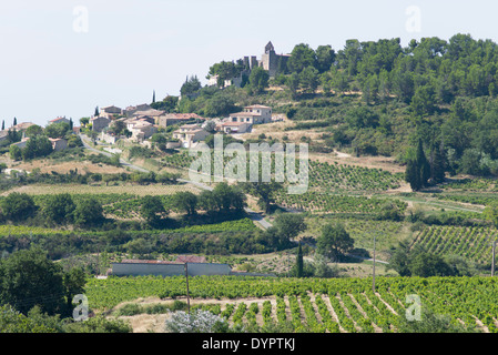 Le village de Rasteau Vaucluse entouré de vignobles, dans le sud de la France Banque D'Images