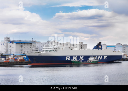 Wakanatsu RKK Ro-Ro cargo line dans un port à Odaiba, Tokyo, Japon. Banque D'Images