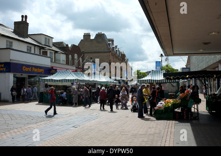 Les étals de marché dans la ville de Bromley Kent au sud-est du Royaume-Uni 2014 Banque D'Images