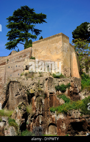 Italie, Rome, Rupe Tarpea, Tarpeian Rock Banque D'Images