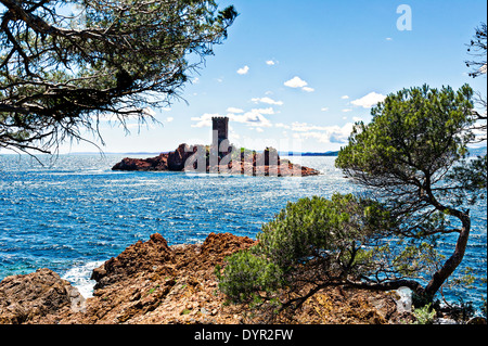 Europe, France, Var, corniche de l'Esterel. Saint-raphaël. L'île de 'Tour d'Or, le Cap Dramont Banque D'Images