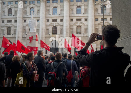 Milan, Lombardie, Italie. 23 avr, 2014. Au cours de la présentation de la liste de Tsipras Piazza Affari (Bourse de Milan), le 23 avril 2014. © Adamo Di Loreto/NurPhoto ZUMAPRESS.com/Alamy/Live News Banque D'Images