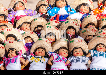 Artisanat coloré en vente, Chichen Itza, Yucatan, Mexique Banque D'Images