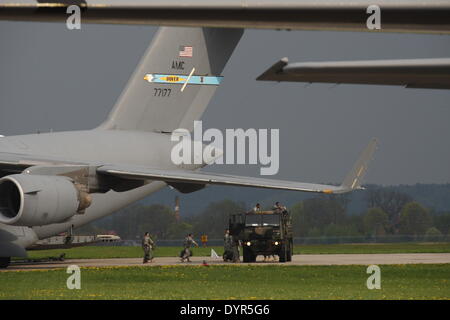 Swidwin , Pologne 23e, avril 2014 21e en images : Polonais Airforce Base aérienne tactique dans Swidwin . Les troupes américaines et polonaises de train à l'aéroport de Swidwin Banque D'Images