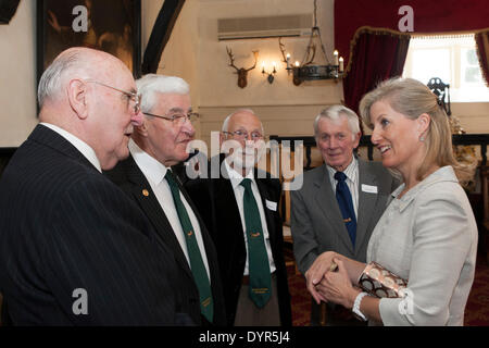 Coleford, Gloucestershire, Royaume-Uni. Apr 24, 2014. Son Altesse Royale la comtesse de Wessex à Verderers les conversations de l'ancienne forêt de Dean court. Crédit : David Broadbent/Alamy Live News Banque D'Images