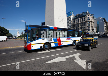 Ville colorée au centre-ville de colectivos bus Buenos Aires Argentine Banque D'Images