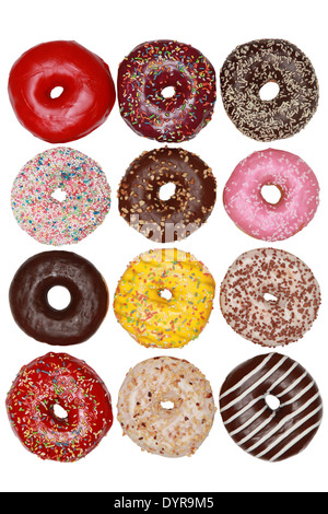 Collection de nombreuses couleurs donuts, isolé sur fond blanc Banque D'Images