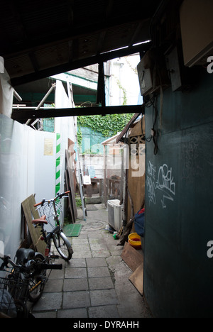 Ruelle à Shimokitazawa, Tokyo, Japon Banque D'Images